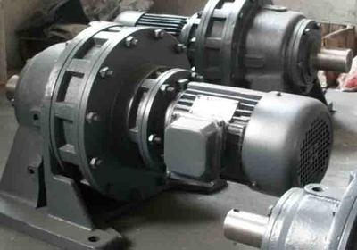 供应R137/RF137系列斜齿轮减速机——高效传动的核心解决方案